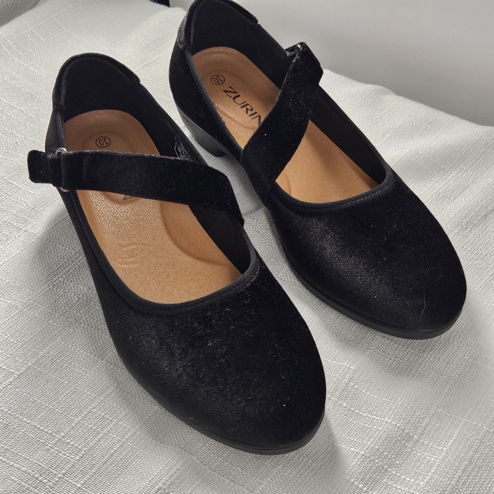 Zurin‎ Womens Size 10 black velvet Mary Jane flats.